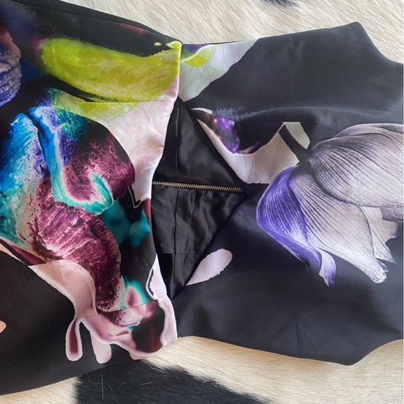 Finders Keepers Black Floral Last Chance Open Cut Dress - Picture 5 of 10